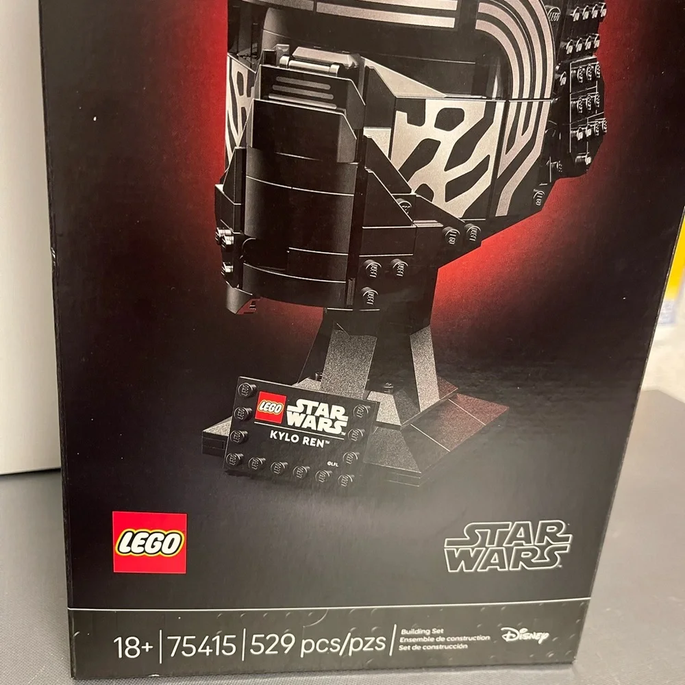 LEGO Star Wars (75415) Kylo Ren Helmet Collection 529Pieces 18+ NIB